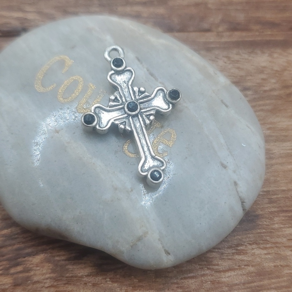 Sterling Victorian cathedral cross pendant - Picture 2 of 2